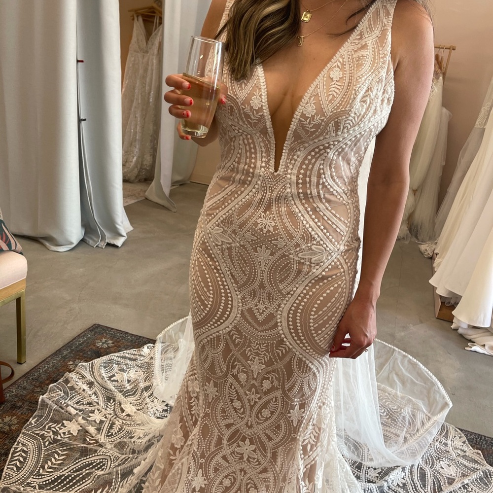 Never worn lover’s society wedding dress